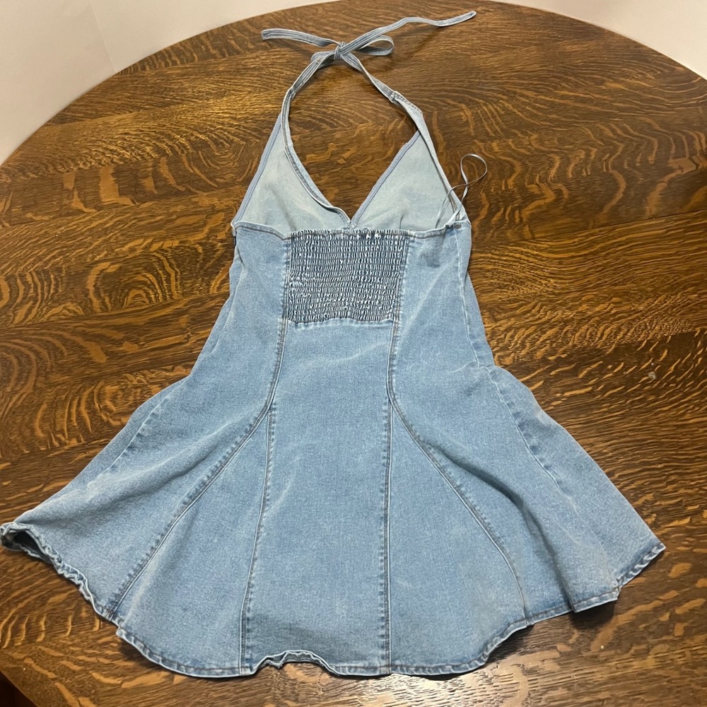 Day + Moon Denim Halter Dress Womens Medium Light Wash Blue Fit & Flare DM1184 - Picture 2 of 8